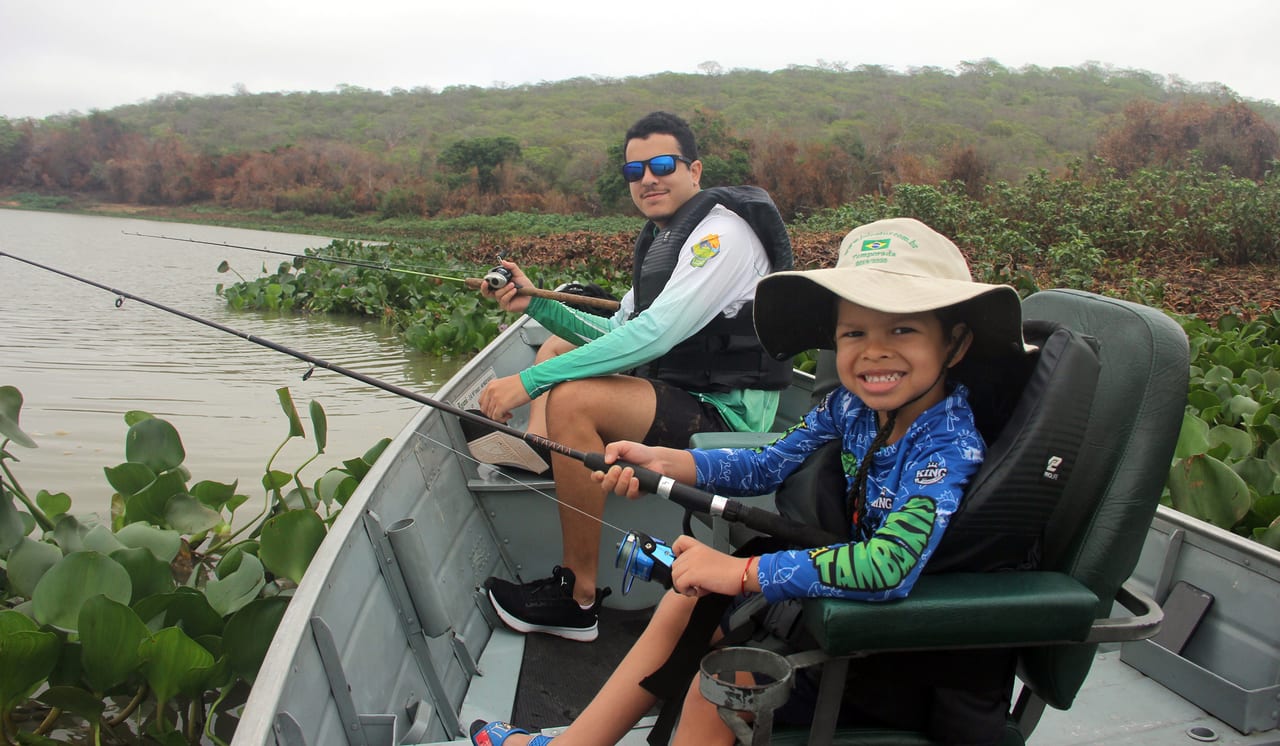Pesca no Pantanal co mas crianças das férias de julho